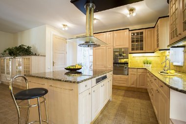Upgrade your kitchen with Enumclaw granite in WA near 98022